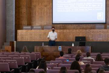  Josep Bordón, de la empresa Eliben (Telde), imparte una ponencia en la ULPGC/TA.