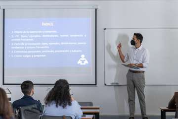  Josep Bordón, de la empresa Eliben (Telde), imparte una ponencia en la ULPGC/TA.