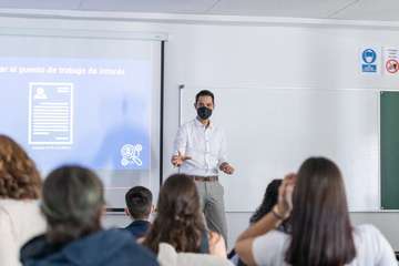  Josep Bordón, de la empresa Eliben (Telde), imparte una ponencia en la ULPGC/TA.