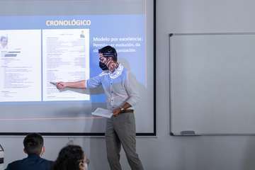  Josep Bordón, de la empresa Eliben (Telde), imparte una ponencia en la ULPGC/TA.