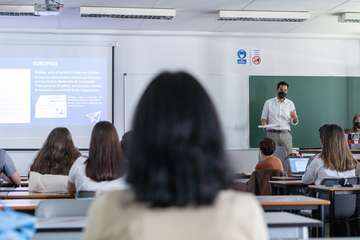  Josep Bordón, de la empresa Eliben (Telde), imparte una ponencia en la ULPGC/TA.