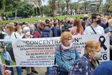 Concentración en la capital con presencia de teldenses para pedir que se siga buscando a Manuel Navarro/TA.