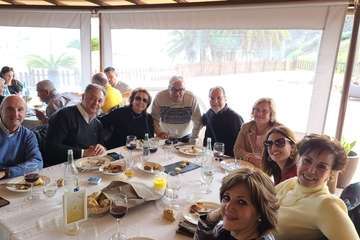 El exconcejal Antonio Benítez recibe el reconocimiento de amigos y familiares en su 80 aniversario/TA.