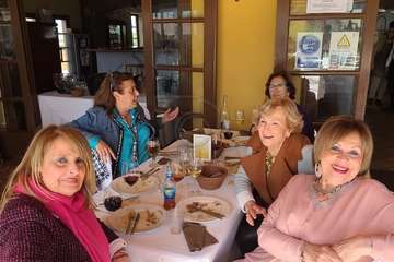 El exconcejal Antonio Benítez recibe el reconocimiento de amigos y familiares en su 80 aniversario/TA.