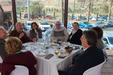 El exconcejal Antonio Benítez recibe el reconocimiento de amigos y familiares en su 80 aniversario/TA.