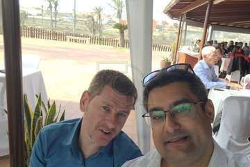 El exconcejal Antonio Benítez recibe el reconocimiento de amigos y familiares en su 80 aniversario/TA.