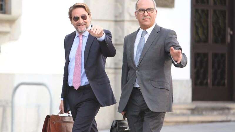 Salvador Alba, junto al abogado Pedro Ayala, en una comparencia en el TSJC/Alejandro Ramos/CanariasAhora.