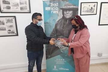 La activista social y exoncejala de Telde Saro Sosa, socia de honor de Entre Amigos/TA.