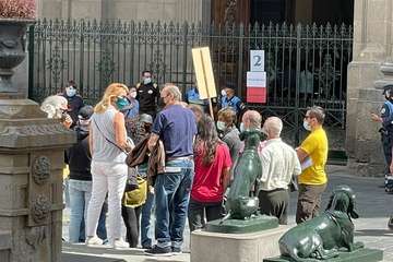 Sólo 15 personas se concentran en apoyo al padre Báez frente a la Catedral/TA.