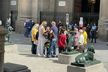 Sólo 15 personas se concentran en apoyo al padre Báez frente a la Catedral/TA.