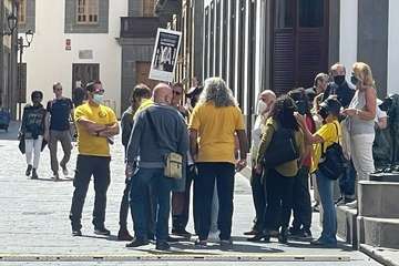 Sólo 15 personas se concentran en apoyo al padre Báez frente a la Catedral/TA.