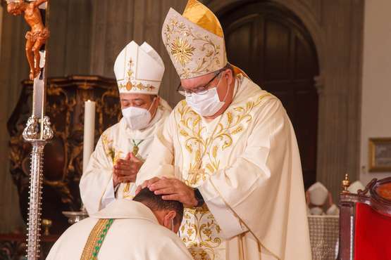 Ordenación de Cristóbal Déniz como primer obispo auxiliar de Canarias/Cober/Canarias y Acfi Pres.