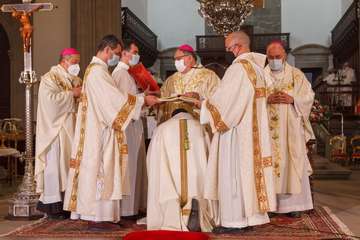 Ordenación de Cristóbal Déniz como primer obispo auxiliar de Canarias/Cober/Canarias y Acfi Pres.