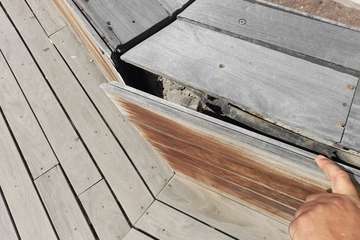 Deterioro galopante de la escalinata entre la calle Margarita y el paseo marítimo de La Garita/TA.