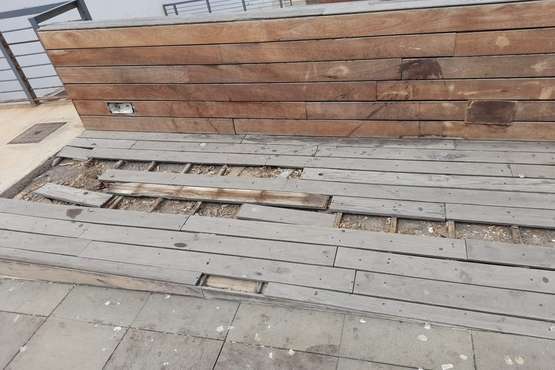 Deterioro galopante de la escalinata entre la calle Margarita y el paseo marítimo de La Garita/TA.