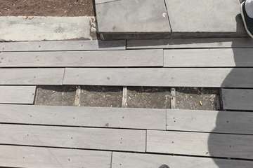 Deterioro galopante de la escalinata entre la calle Margarita y el paseo marítimo de La Garita/TA.