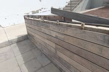 Deterioro galopante de la escalinata entre la calle Margarita y el paseo marítimo de La Garita/TA.