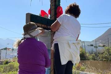 Telde se aferra al tradicional enrame de las cruces/TA, Francisco Javier Santana y Antonio Alí.