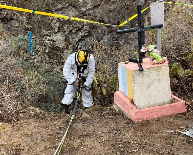 Entrada a la Sima de Jinamar / Javier Lorenzo.