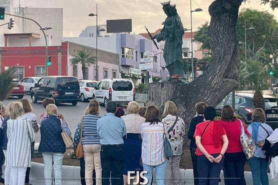  Fervor ante la talla callejera de María Auxiliadora en Telde/Francisco Javier Santana.