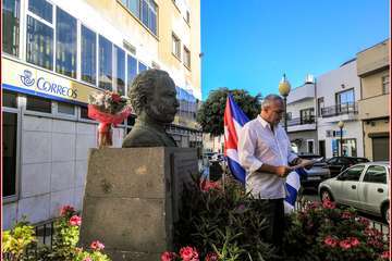 Ofrenda floral en Telde, en homenaje al poeta José Martí/Ildefonso Rodríguez.