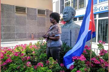 Ofrenda floral en Telde, en homenaje al poeta José Martí/Ildefonso Rodríguez.