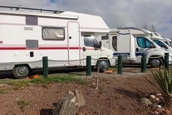 Quejas por la presencia constante de caravanas y campistas en Hoya del Pozo/TA.
