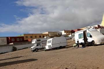 Quejas por la presencia constante de caravanas y campistas en Hoya del Pozo/TA.