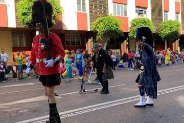 Una marea humana 'canta' al Carnaval por las calles de Telde/TA, Jesús Ruiz Mesa, Francisco Javier Santana, Antonio Alí y C7..