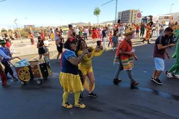Una marea humana 'canta' al Carnaval por las calles de Telde/TA, Jesús Ruiz Mesa, Francisco Javier Santana, Antonio Alí y C7..