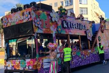 Una marea humana 'canta' al Carnaval por las calles de Telde/TA, Jesús Ruiz Mesa, Francisco Javier Santana, Antonio Alí y C7..