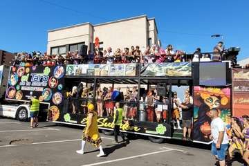 Una marea humana 'canta' al Carnaval por las calles de Telde/TA, Jesús Ruiz Mesa, Francisco Javier Santana, Antonio Alí y C7..