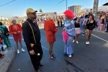 Una marea humana 'canta' al Carnaval por las calles de Telde/TA, Jesús Ruiz Mesa, Francisco Javier Santana, Antonio Alí y C7..