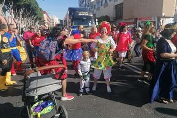 Una marea humana 'canta' al Carnaval por las calles de Telde/TA, Jesús Ruiz Mesa, Francisco Javier Santana, Antonio Alí y C7..