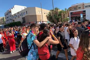Una marea humana 'canta' al Carnaval por las calles de Telde/TA, Jesús Ruiz Mesa, Francisco Javier Santana, Antonio Alí y C7..