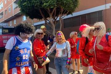 Una marea humana 'canta' al Carnaval por las calles de Telde/TA, Jesús Ruiz Mesa, Francisco Javier Santana, Antonio Alí y C7..