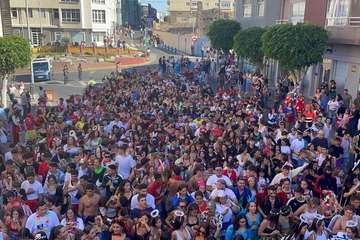 Una marea humana 'canta' al Carnaval por las calles de Telde/TA, Jesús Ruiz Mesa, Francisco Javier Santana, Antonio Alí y C7..