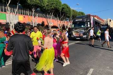 Una marea humana 'canta' al Carnaval por las calles de Telde/TA, Jesús Ruiz Mesa, Francisco Javier Santana, Antonio Alí y C7..
