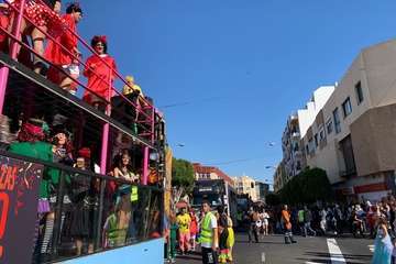 Una marea humana 'canta' al Carnaval por las calles de Telde/TA, Jesús Ruiz Mesa, Francisco Javier Santana, Antonio Alí y C7..