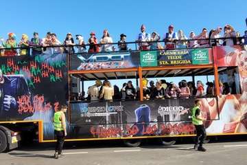 Una marea humana 'canta' al Carnaval por las calles de Telde/TA, Jesús Ruiz Mesa, Francisco Javier Santana, Antonio Alí y C7..