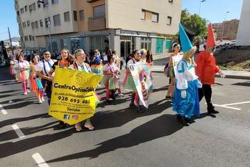 Una marea humana 'canta' al Carnaval por las calles de Telde/TA, Jesús Ruiz Mesa, Francisco Javier Santana, Antonio Alí y C7..