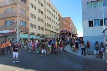 Una marea humana 'canta' al Carnaval por las calles de Telde/TA, Jesús Ruiz Mesa, Francisco Javier Santana, Antonio Alí y C7..
