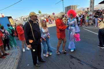 Una marea humana 'canta' al Carnaval por las calles de Telde/TA, Jesús Ruiz Mesa, Francisco Javier Santana, Antonio Alí y C7..