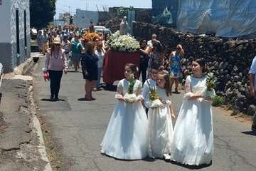 Misa, procesión religiosa y verbena del solajero en San Antonio de Telde/TA.