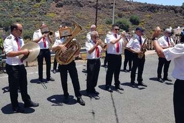 El barrio de Los Arenales saca en procesión a sus patronos San Antonio y la Virgen del Carmen/TA.