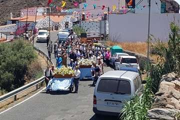 El barrio de Los Arenales saca en procesión a sus patronos San Antonio y la Virgen del Carmen/TA.
