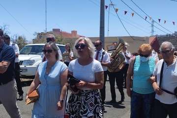 El barrio de Los Arenales saca en procesión a sus patronos San Antonio y la Virgen del Carmen/TA.