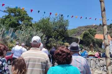 El barrio de Los Arenales saca en procesión a sus patronos San Antonio y la Virgen del Carmen/TA.