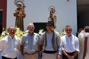 El barrio de Los Arenales saca en procesión a sus patronos San Antonio y la Virgen del Carmen/TA.