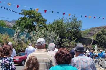 El barrio de Los Arenales saca en procesión a sus patronos San Antonio y la Virgen del Carmen/TA.